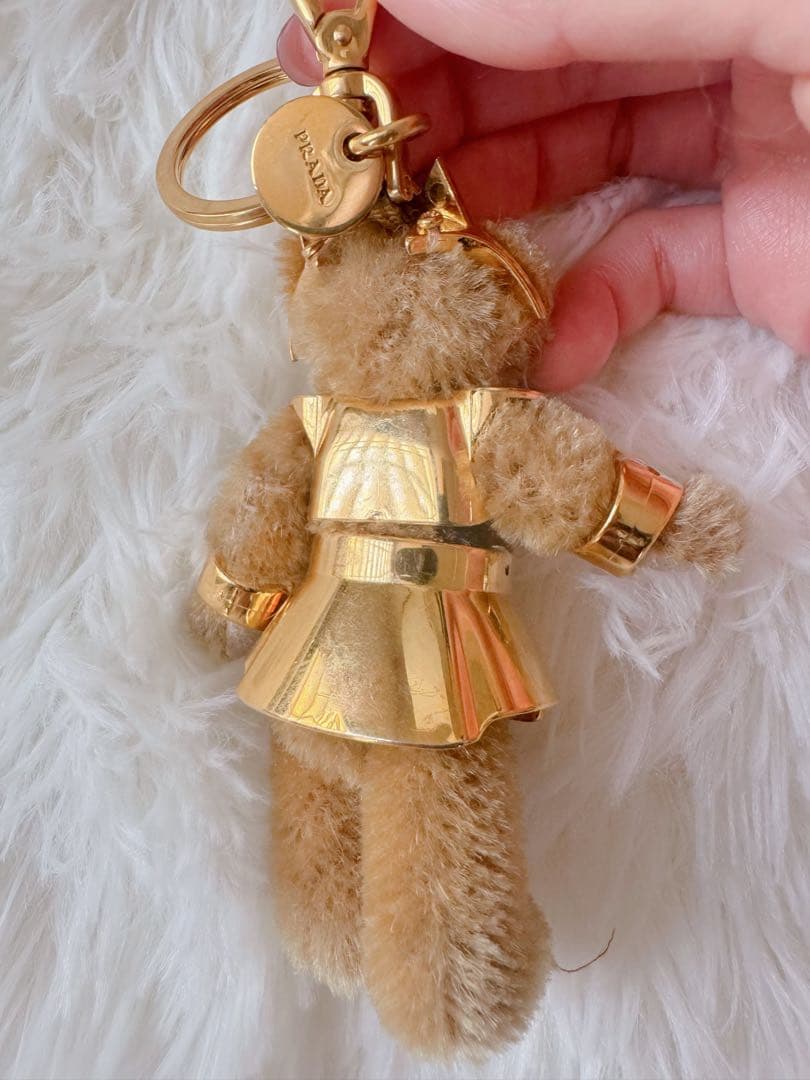 PRADA クマ型チャーム ゴールド装飾