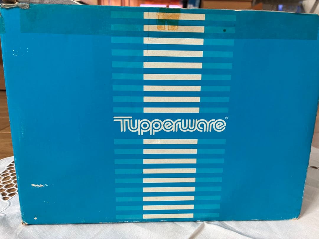 ヴィンテージタッパーウェア　バーガンディ色 食品保存容器 4個セット(箱付き)