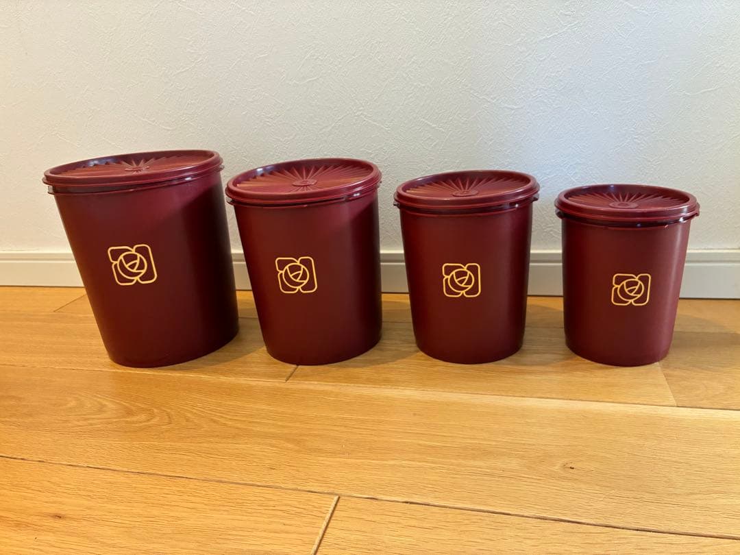 ヴィンテージタッパーウェア　バーガンディ色 食品保存容器 4個セット(箱付き)