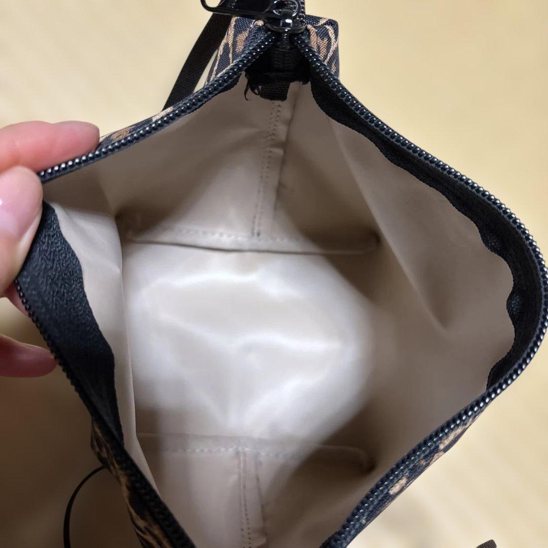 【美品】エルベ　ナイロン舟型ショルダーバッグS パンサー