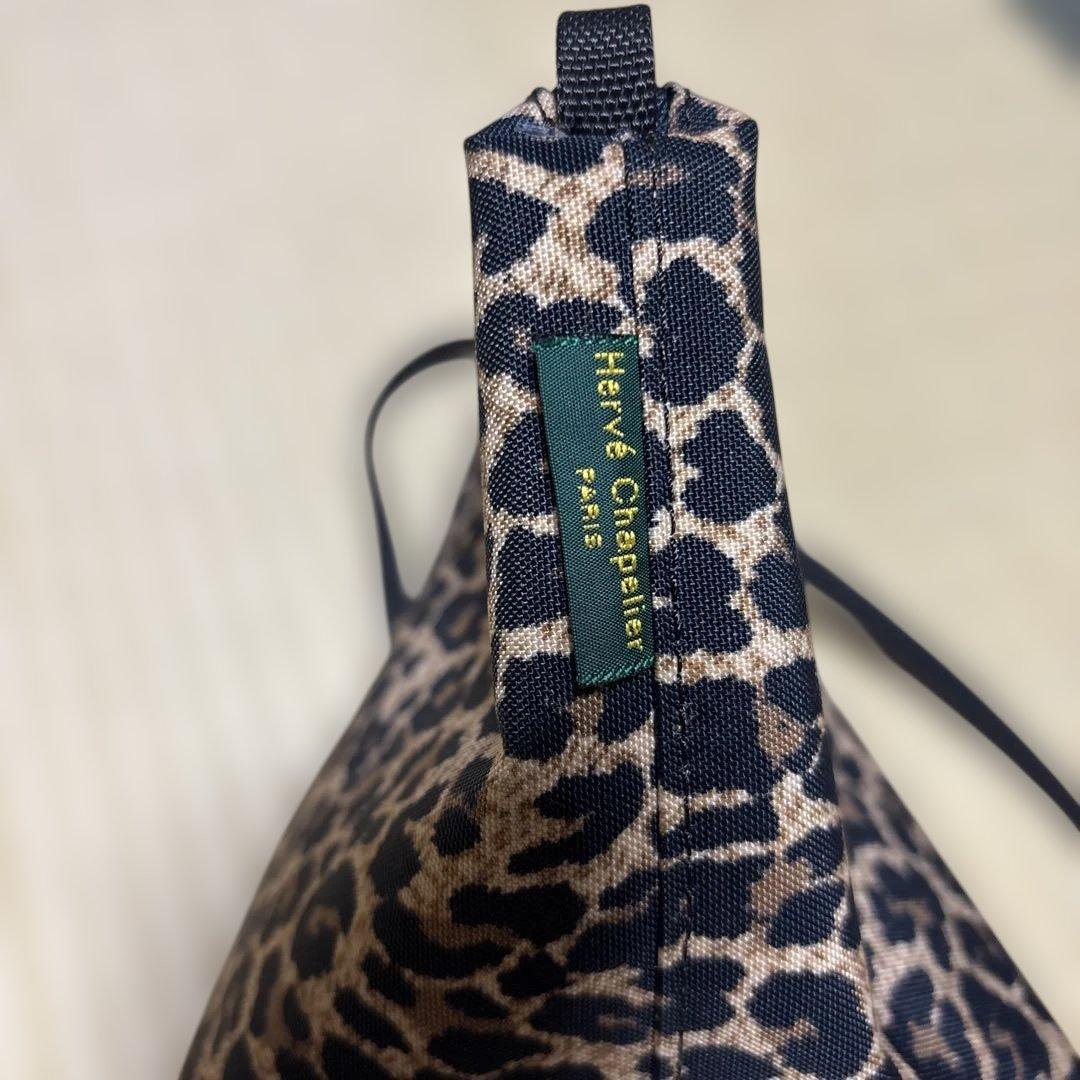 【美品】エルベ　ナイロン舟型ショルダーバッグS パンサー