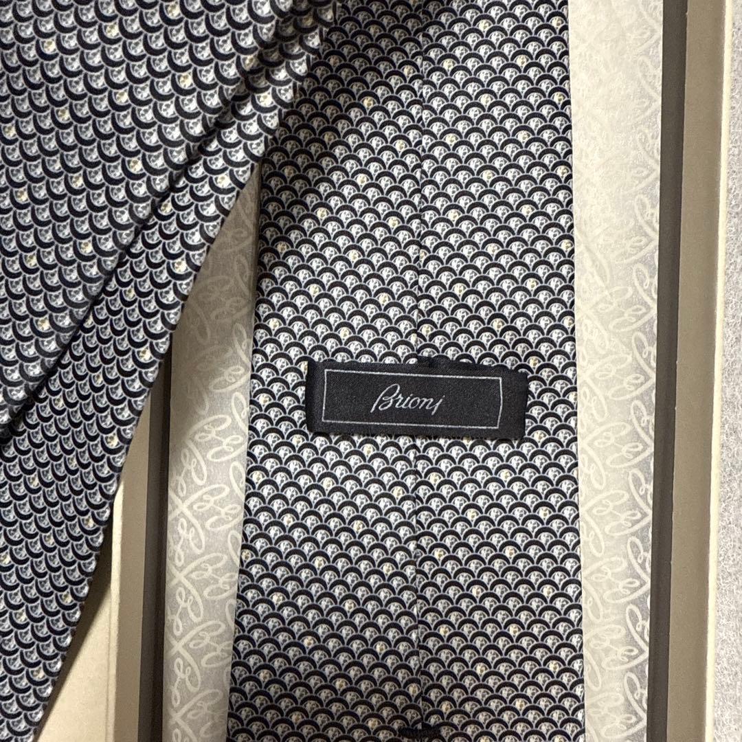 美品　ブリオーニ　ネクタイ　グレー　シルク