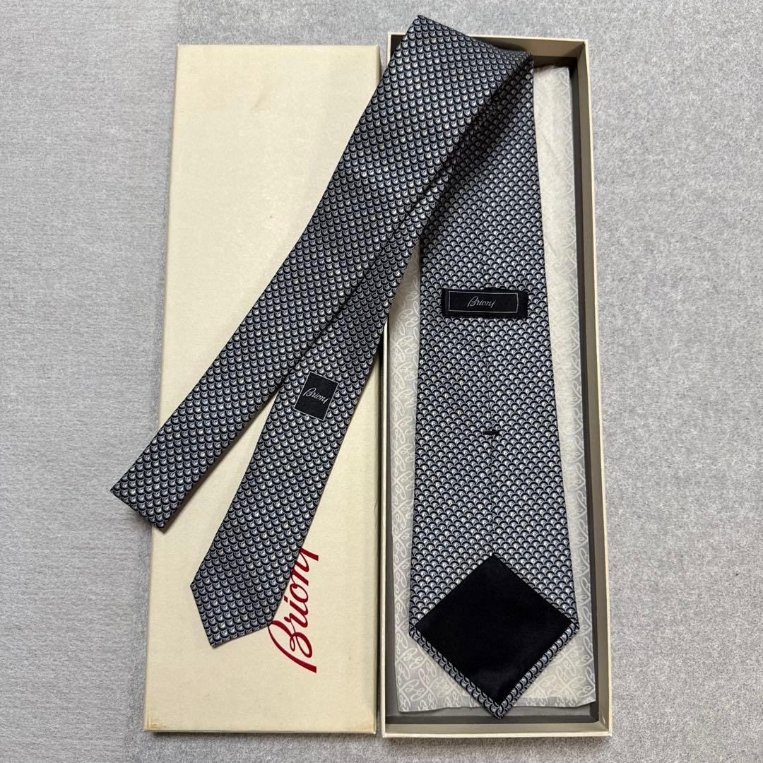 美品　ブリオーニ　ネクタイ　グレー　シルク