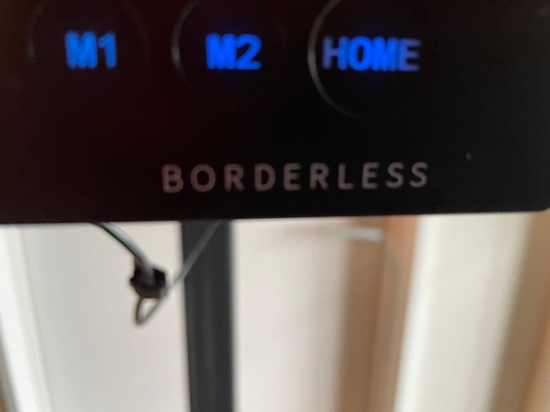 BORDERLESS FeEL 電動スタンディングデスク