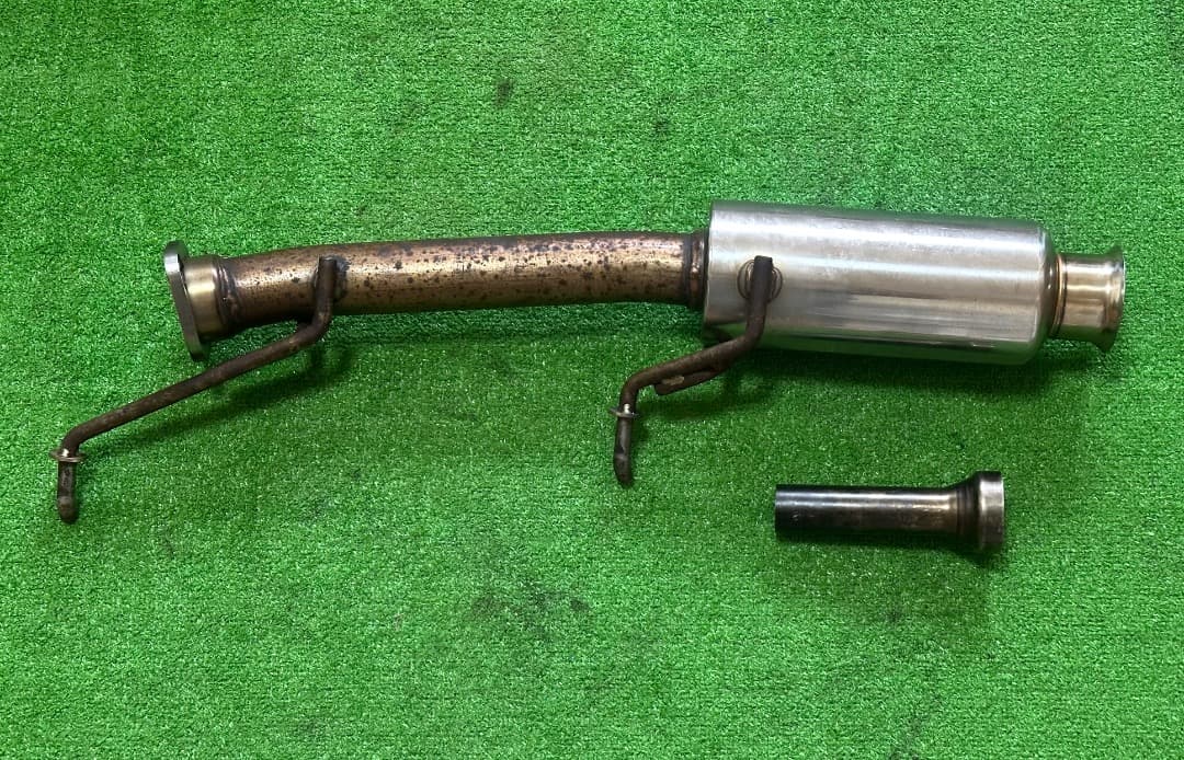 スズキ スイフトZC32S SPEED BOMBER マフラー。