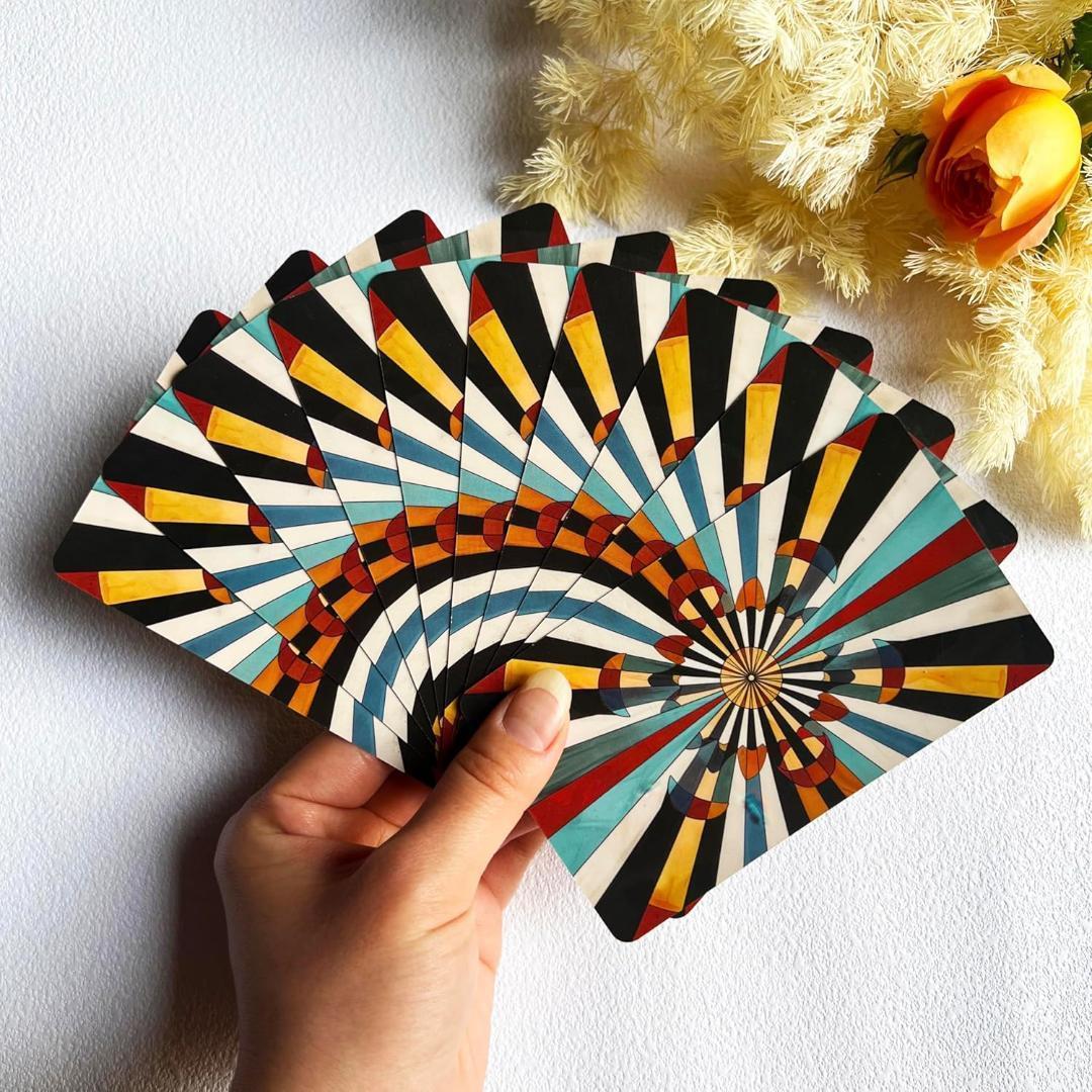 海外希少デッキ✨まるで大人向けのモダンなおとぎ話✨不思議の国を描いたタロット