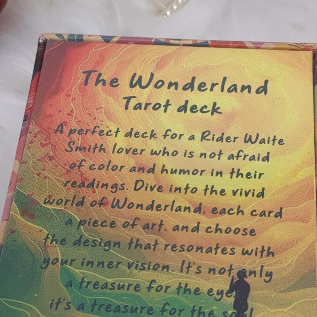 海外希少デッキ✨まるで大人向けのモダンなおとぎ話✨不思議の国を描いたタロット