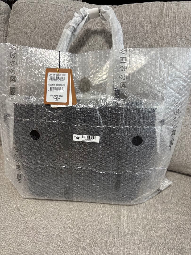 MCM　Liz リバーシブル 幾何学模様トートバッグ ブラック ポーチ付き1