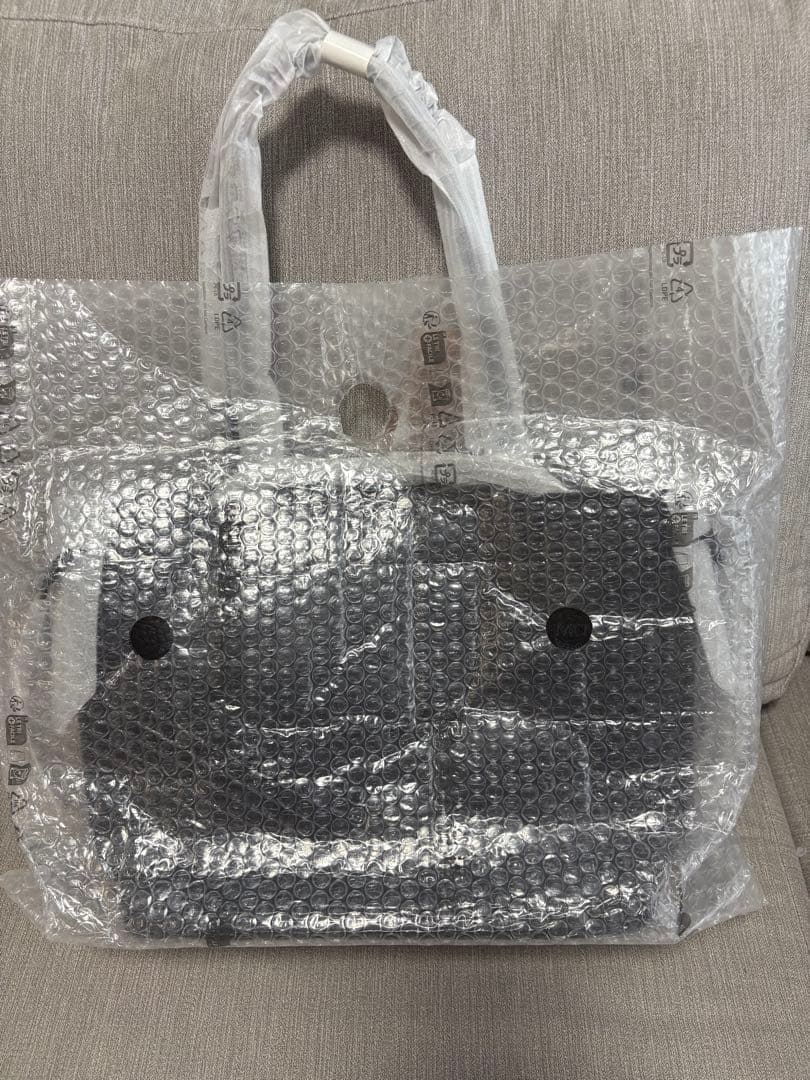 MCM　Liz リバーシブル 幾何学模様トートバッグ ブラック ポーチ付き1