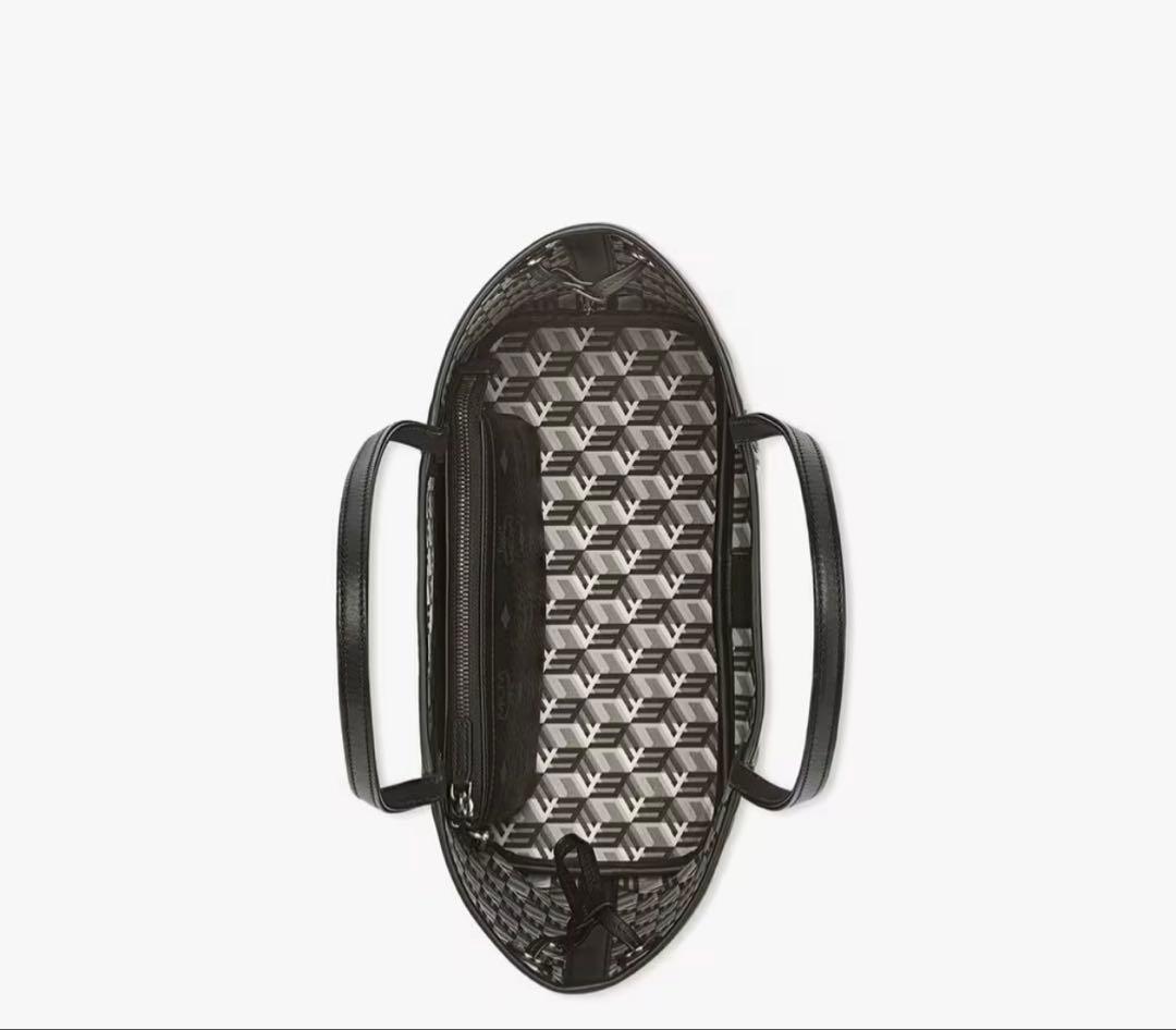 MCM　Liz リバーシブル 幾何学模様トートバッグ ブラック ポーチ付き1