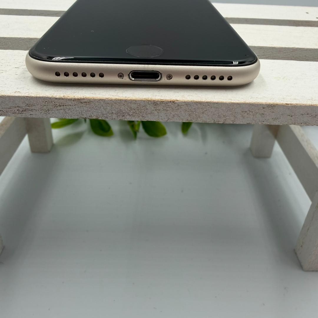 【美品】iPhone SE第3世代 64GB スターライト 386
