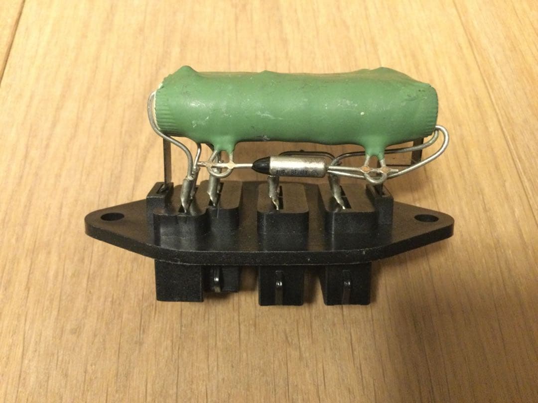 希少❗️Volvoボルボ740 940用 純正ブロアファンレジスター6848756