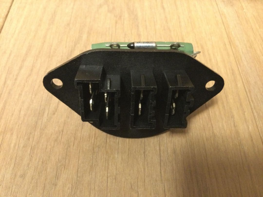 希少❗️Volvoボルボ740 940用 純正ブロアファンレジスター6848756