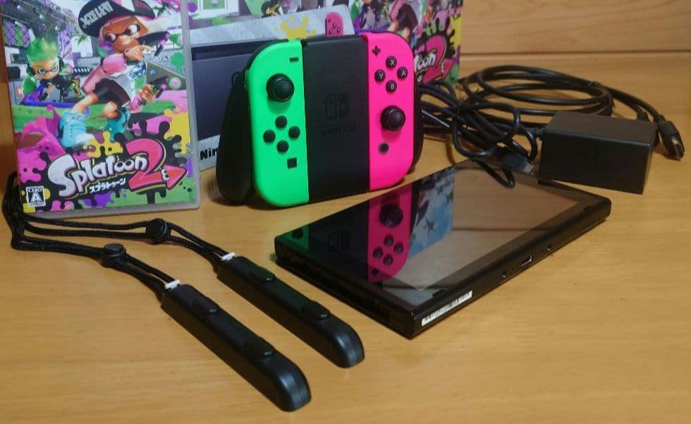 任天堂Nintendo Switch（本体）＆スプラトゥーン2セット　中古品