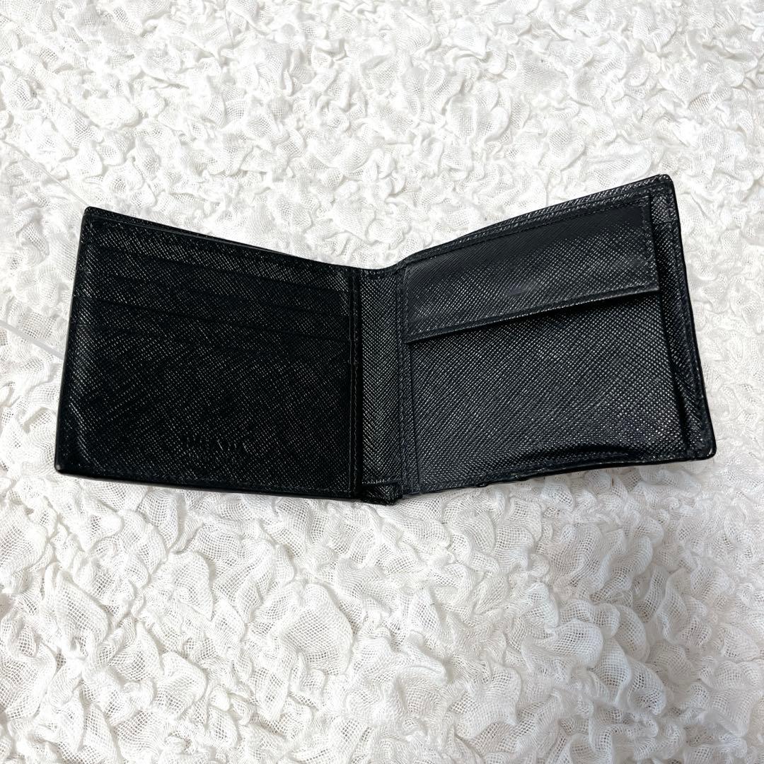 極美品✨近年　プラダ 二つ折り財布 コンパクト　小銭入れ付　サフィアーノレザー