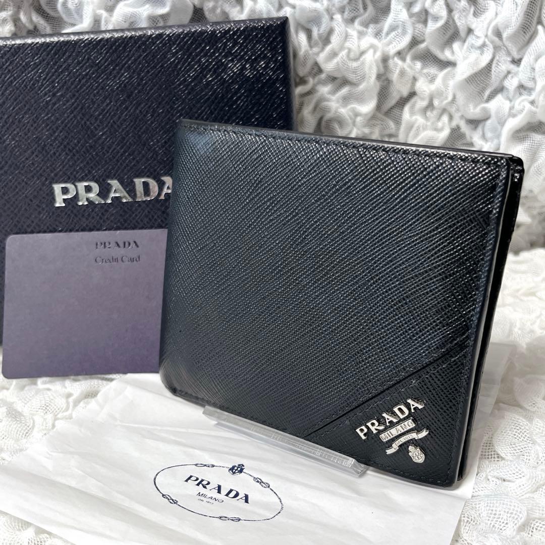 極美品✨近年　プラダ 二つ折り財布 コンパクト　小銭入れ付　サフィアーノレザー