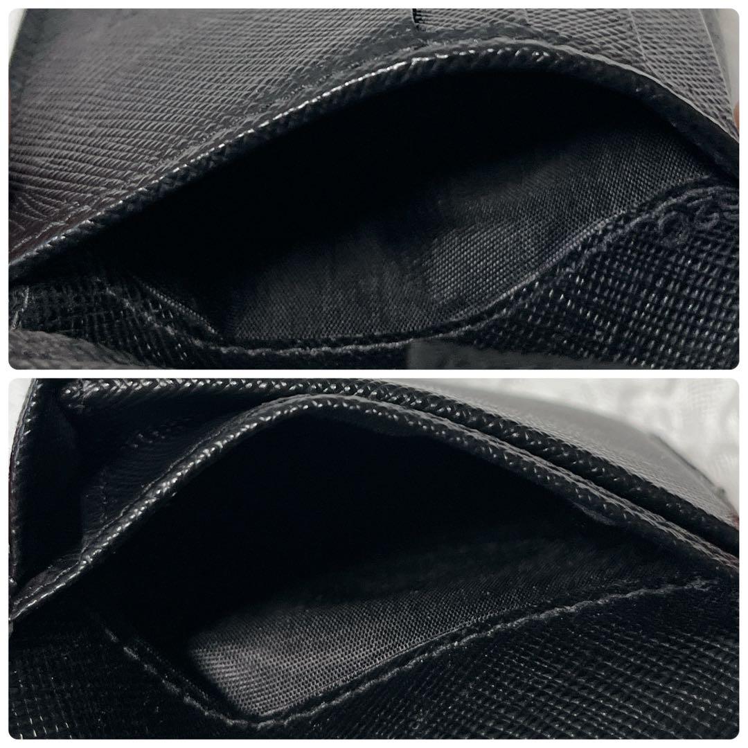 極美品✨近年　プラダ 二つ折り財布 コンパクト　小銭入れ付　サフィアーノレザー