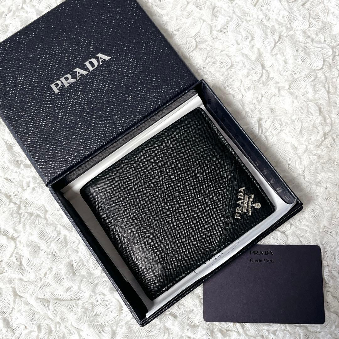 極美品✨近年　プラダ 二つ折り財布 コンパクト　小銭入れ付　サフィアーノレザー