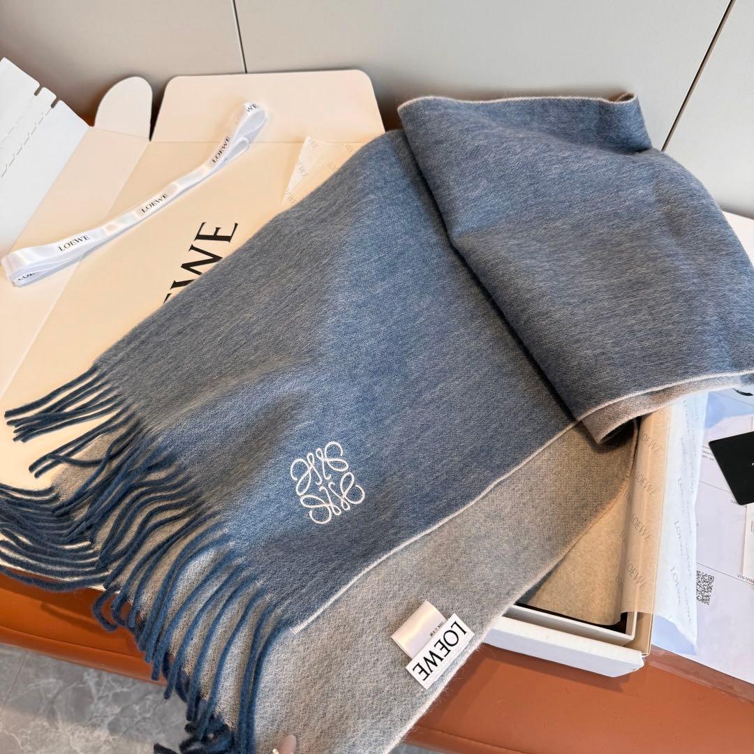 LOEWE グレー系 フリンジ付きマフラー