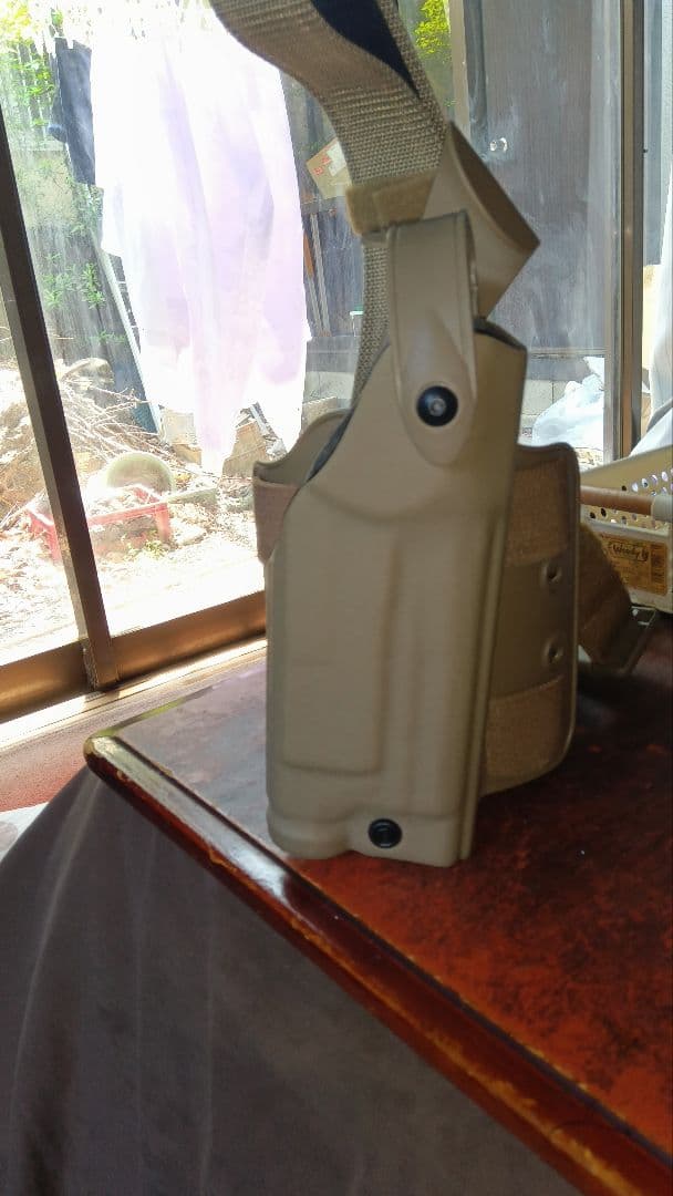 サファリランド6004HK45ライト対応ホルスター実物