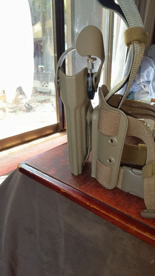 サファリランド6004HK45ライト対応ホルスター実物