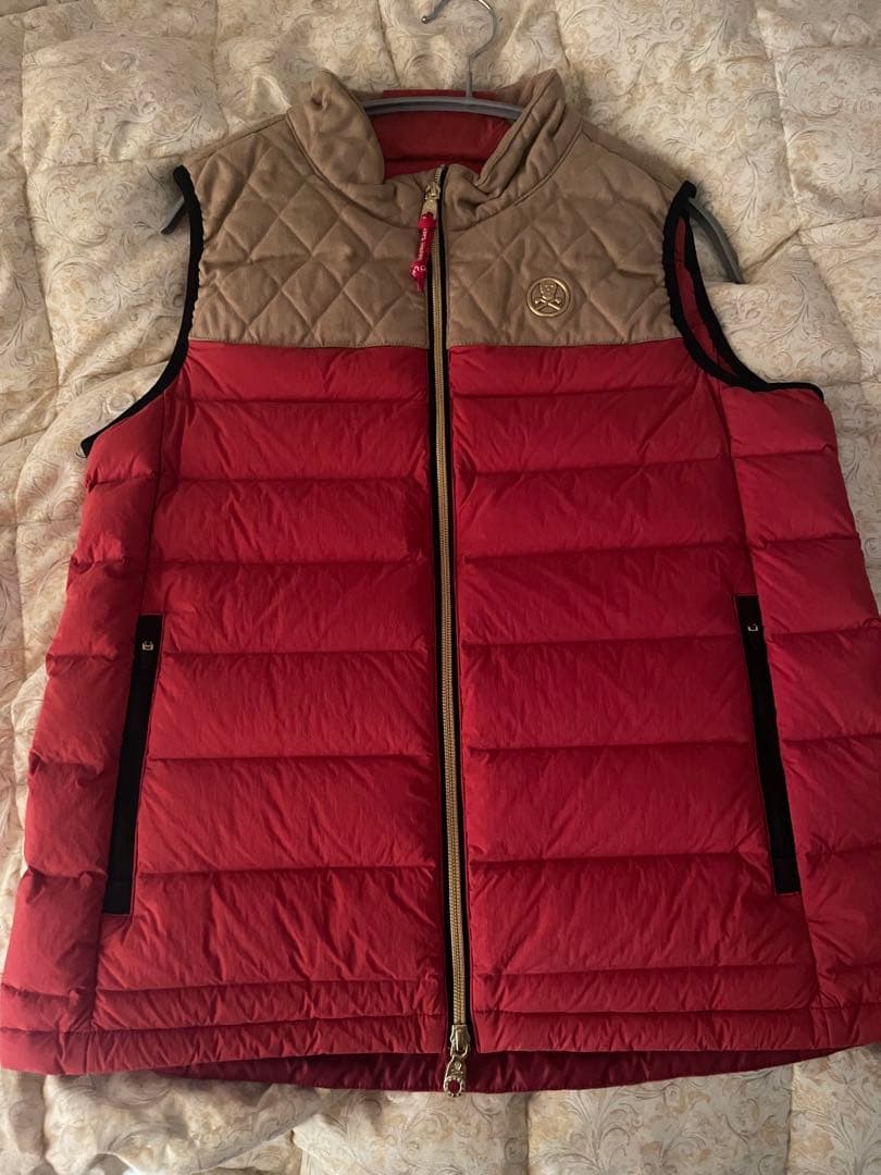 MARK & LONA フード付きベスト レッド/ベージュ