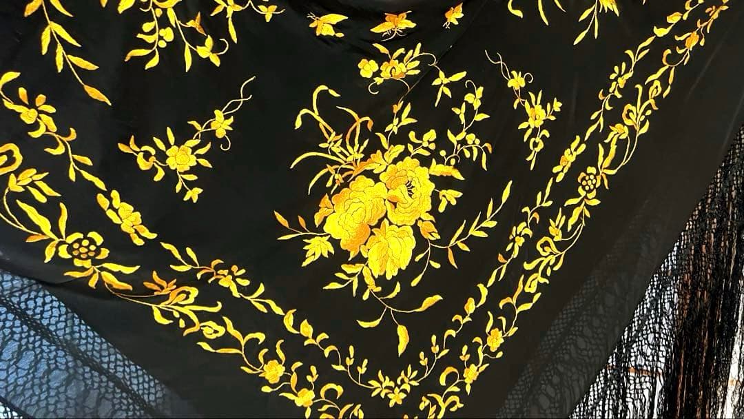 [新品］シルク100% 最高級マントン・フラメンコ・黒地x金刺繍
