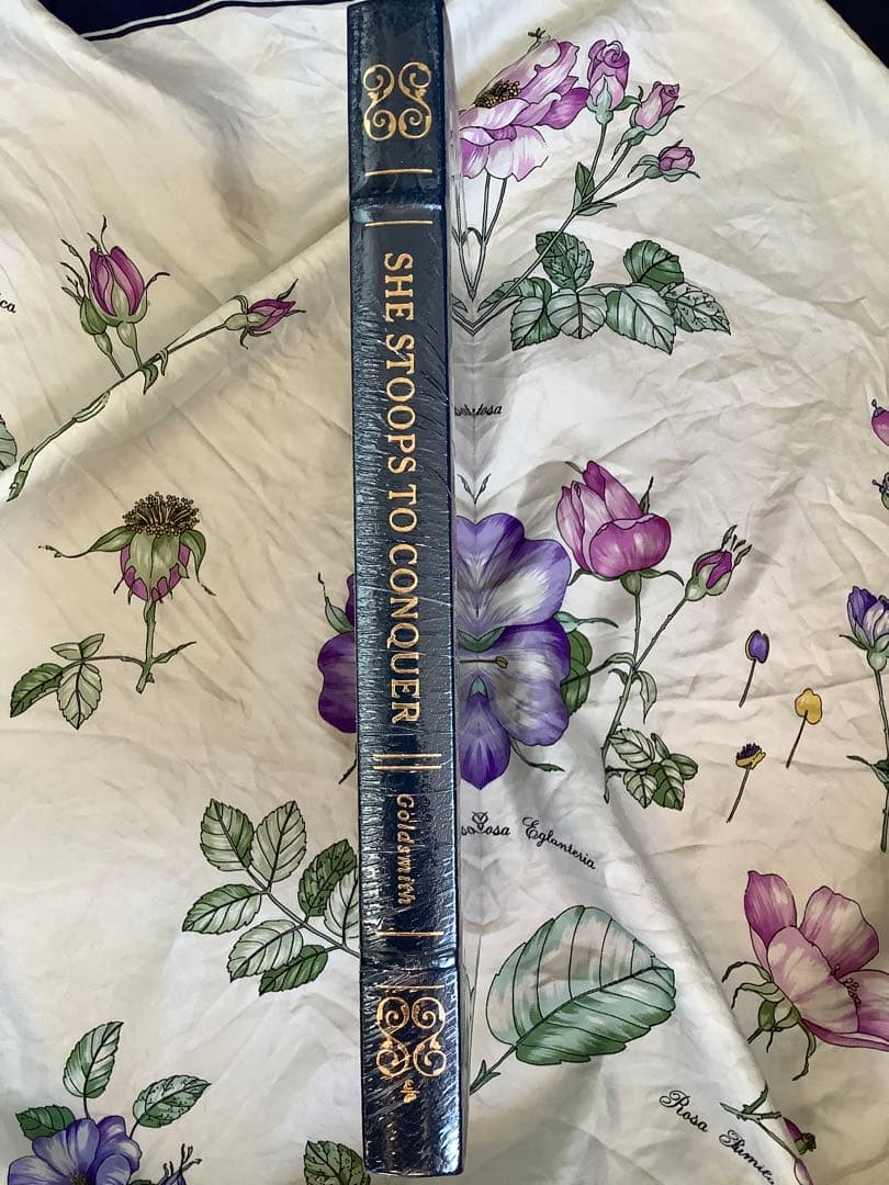 洋書 She Stoops to Conquer - Oliver Goldsmith