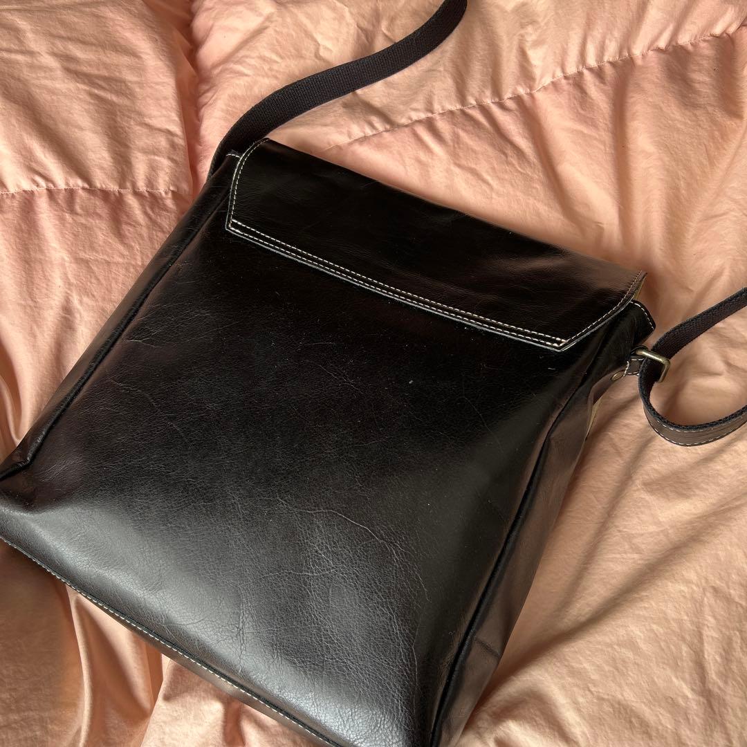 な*こ様 新品未使用　kissoraブラックレザーショルダーバッグ