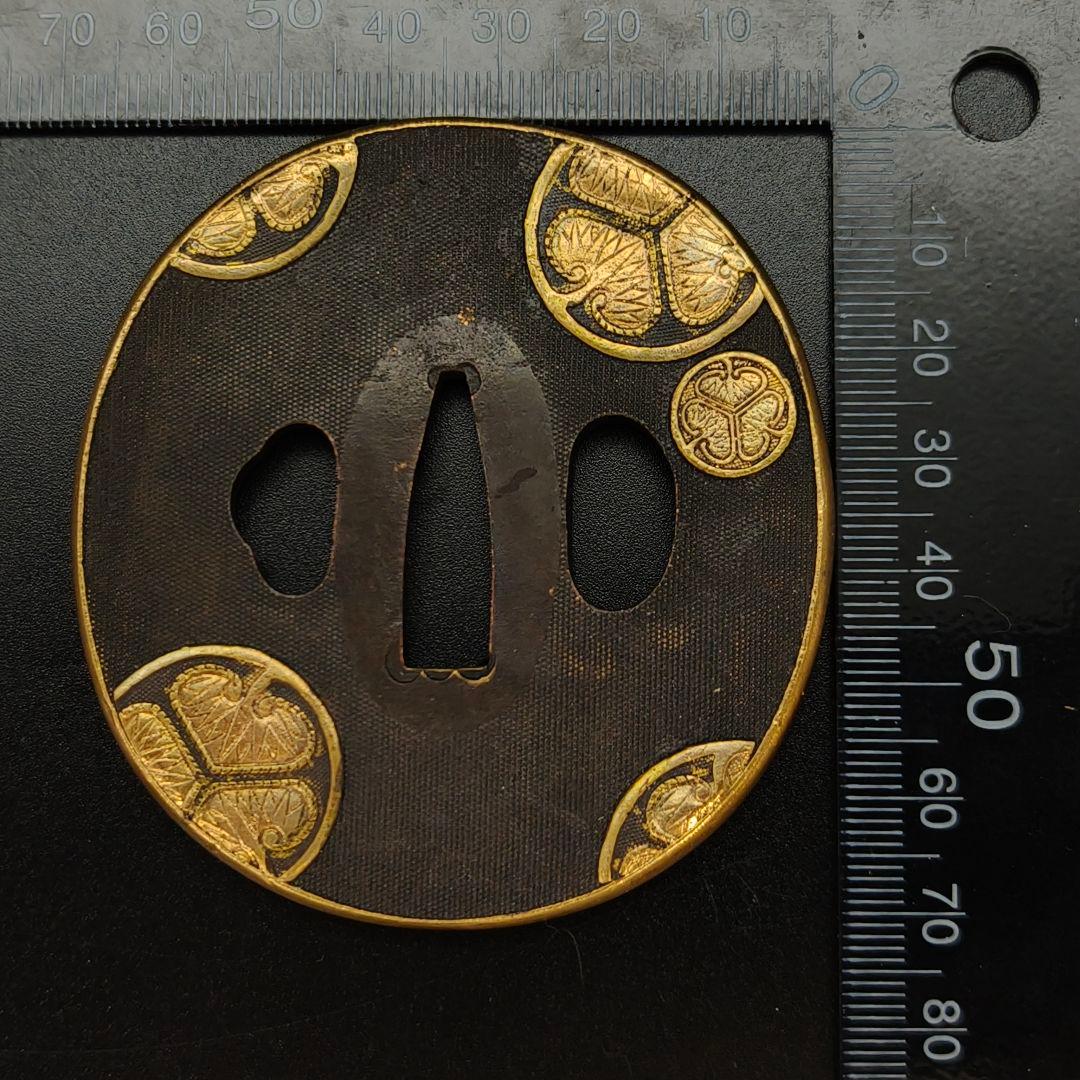 日本刀装具　刀鍔　家紋の図　三つ葉葵　銅地　細工　金メッキ　刀剣美術　武道具