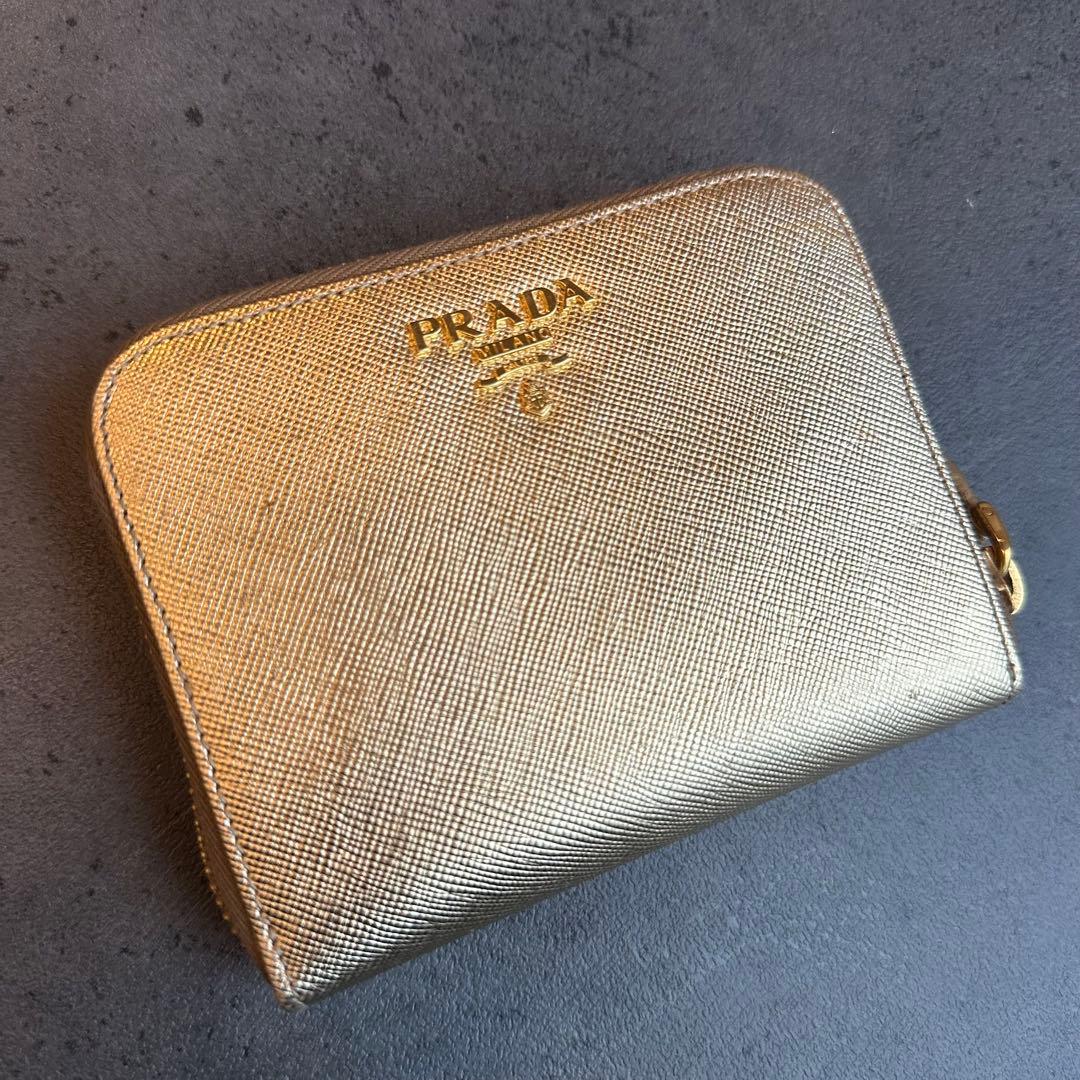 PRADA サフィアーノレザー ゴールド 二つ折財布　コンパクトウォレット