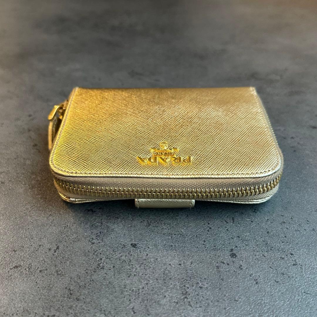 PRADA サフィアーノレザー ゴールド 二つ折財布　コンパクトウォレット