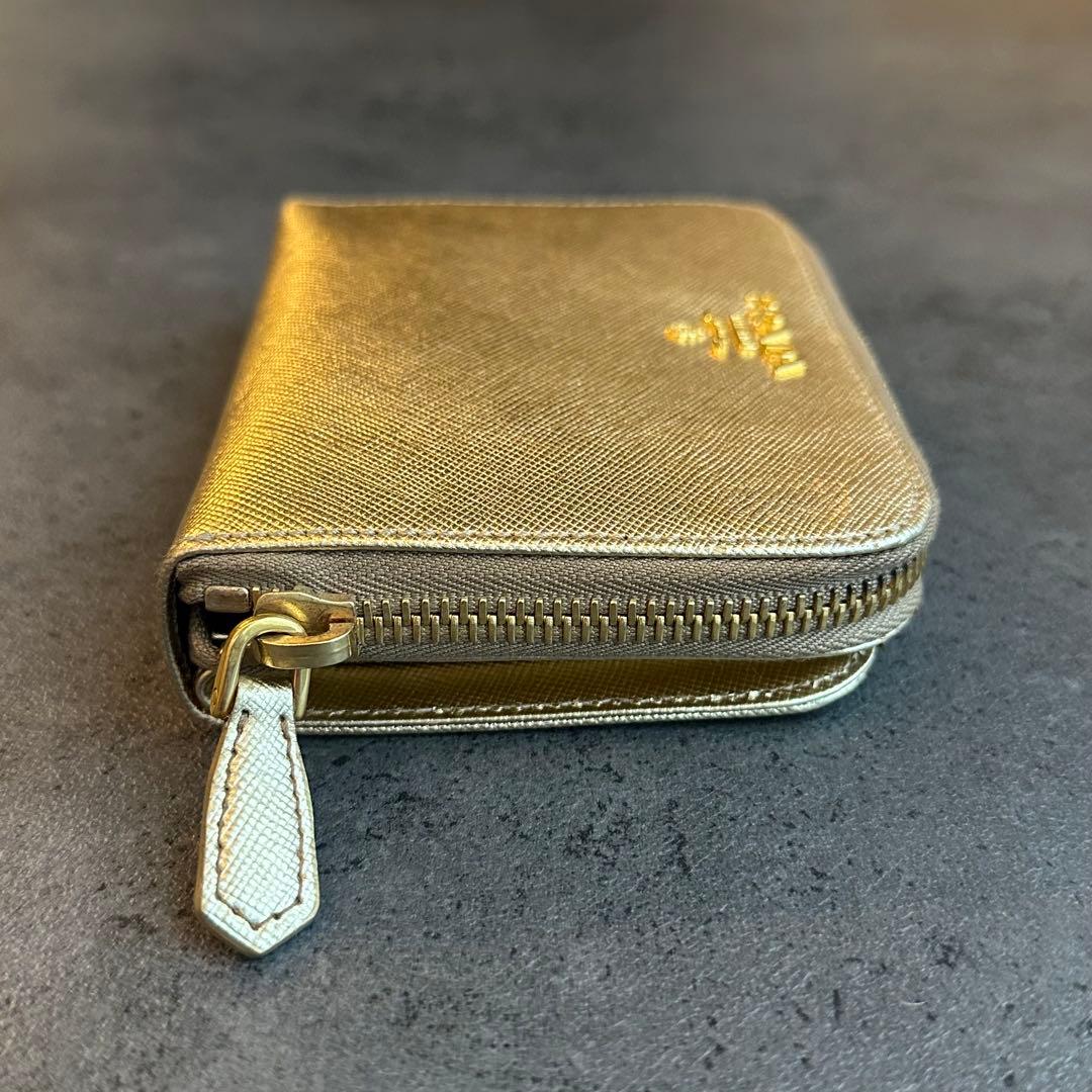 PRADA サフィアーノレザー ゴールド 二つ折財布　コンパクトウォレット
