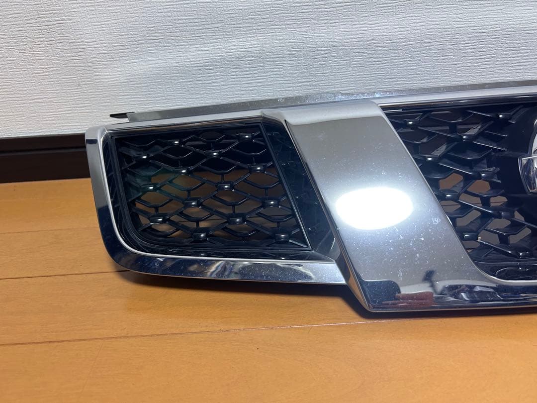 ニッサン　エクストレイルT３１　後期　純正フロントグリル