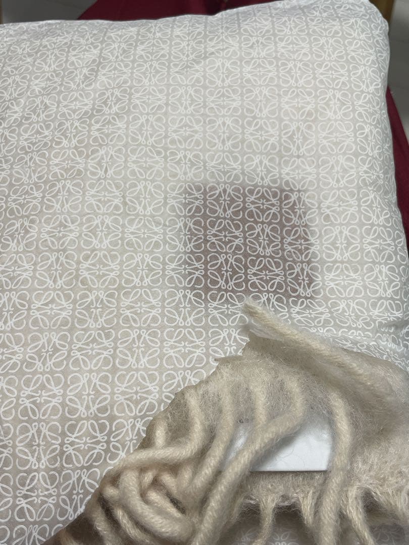 LOEWE クリーム色 フリンジ付きマフラー