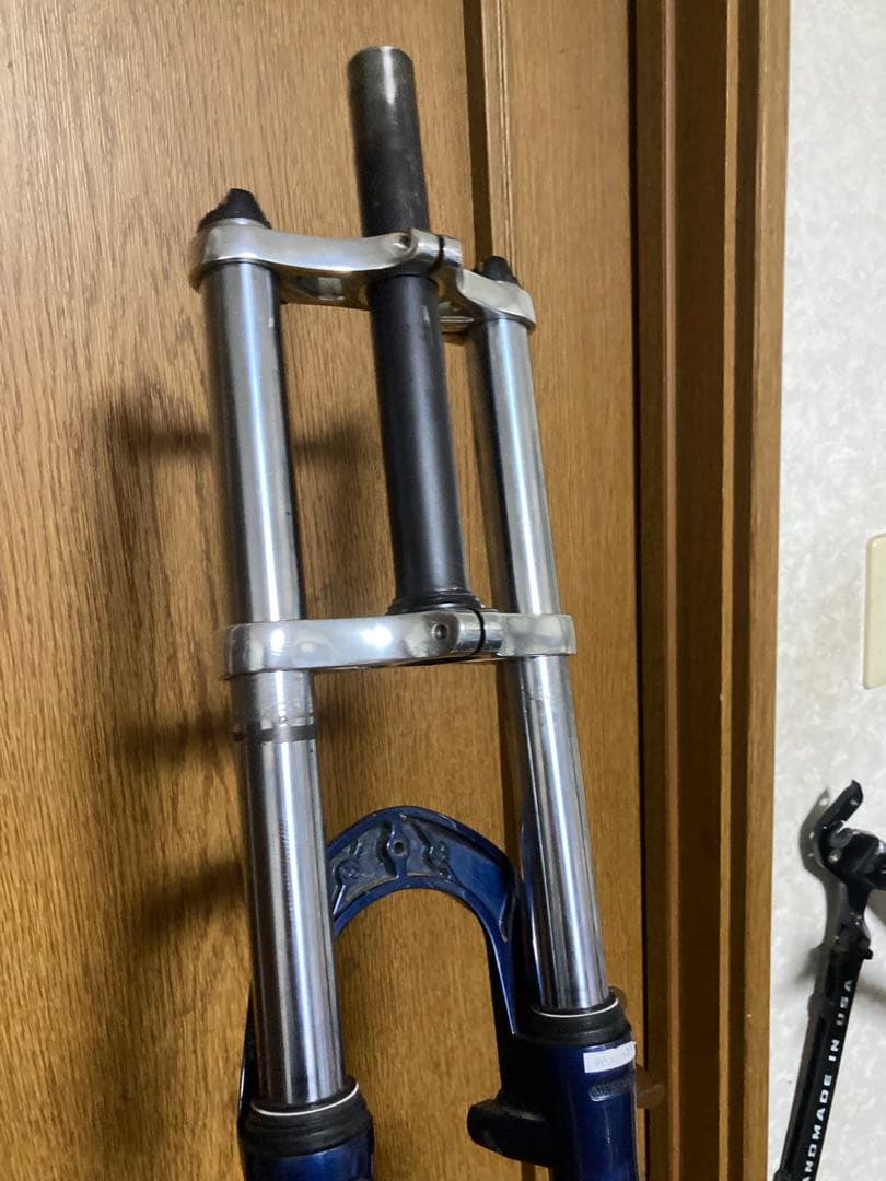 サンツアーのマグネシウムダウンヒルフォーク 26インチ