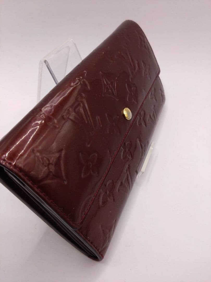 ルイヴィトン　ポルトフォイユサラ　モノグラム　ヴェルニ　エナメル長財布