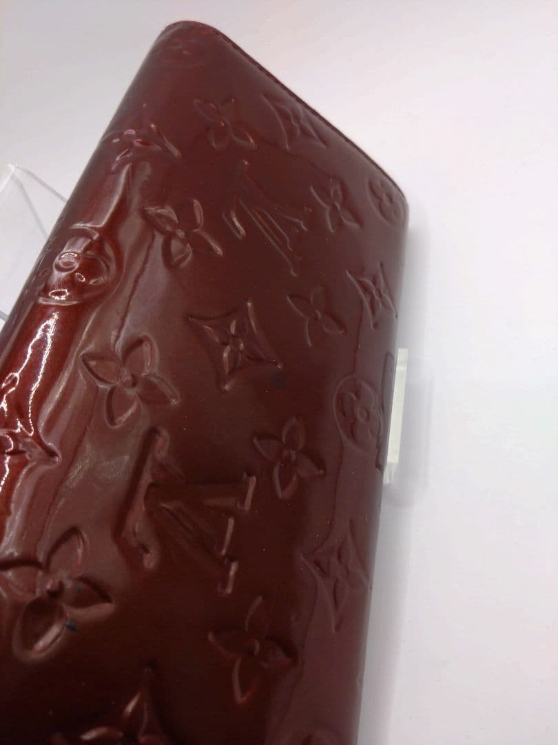 ルイヴィトン　ポルトフォイユサラ　モノグラム　ヴェルニ　エナメル長財布