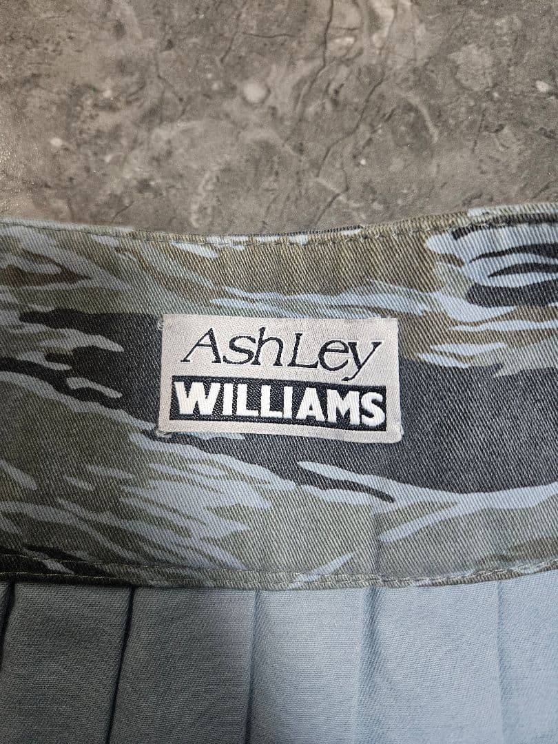 スカート ASHLEY WILLIAMS CAMO PLEAT MICRO SKIRT