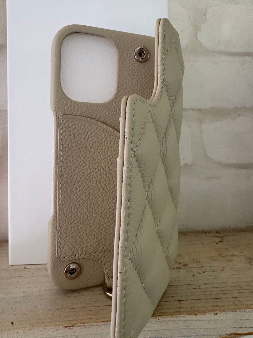 GRACE iPhone16背面手帳型ケース ベージュ