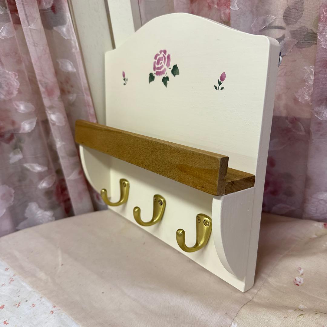 マニーローズの壁掛けキーフック　キッチンラック