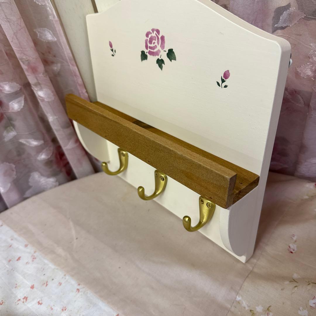 マニーローズの壁掛けキーフック　キッチンラック