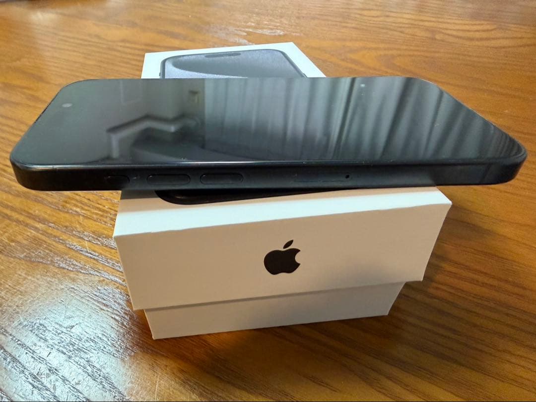 値下げ【美品】iPhone 15 Pro 128GB SIMフリー 本体