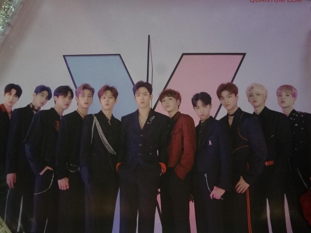 K-POPメンズアーティストポスター５０枚セット