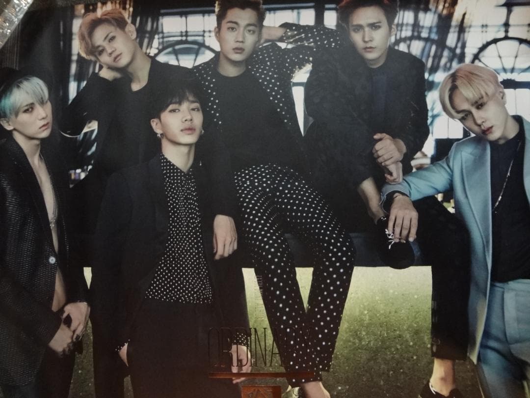 K-POPメンズアーティストポスター５０枚セット