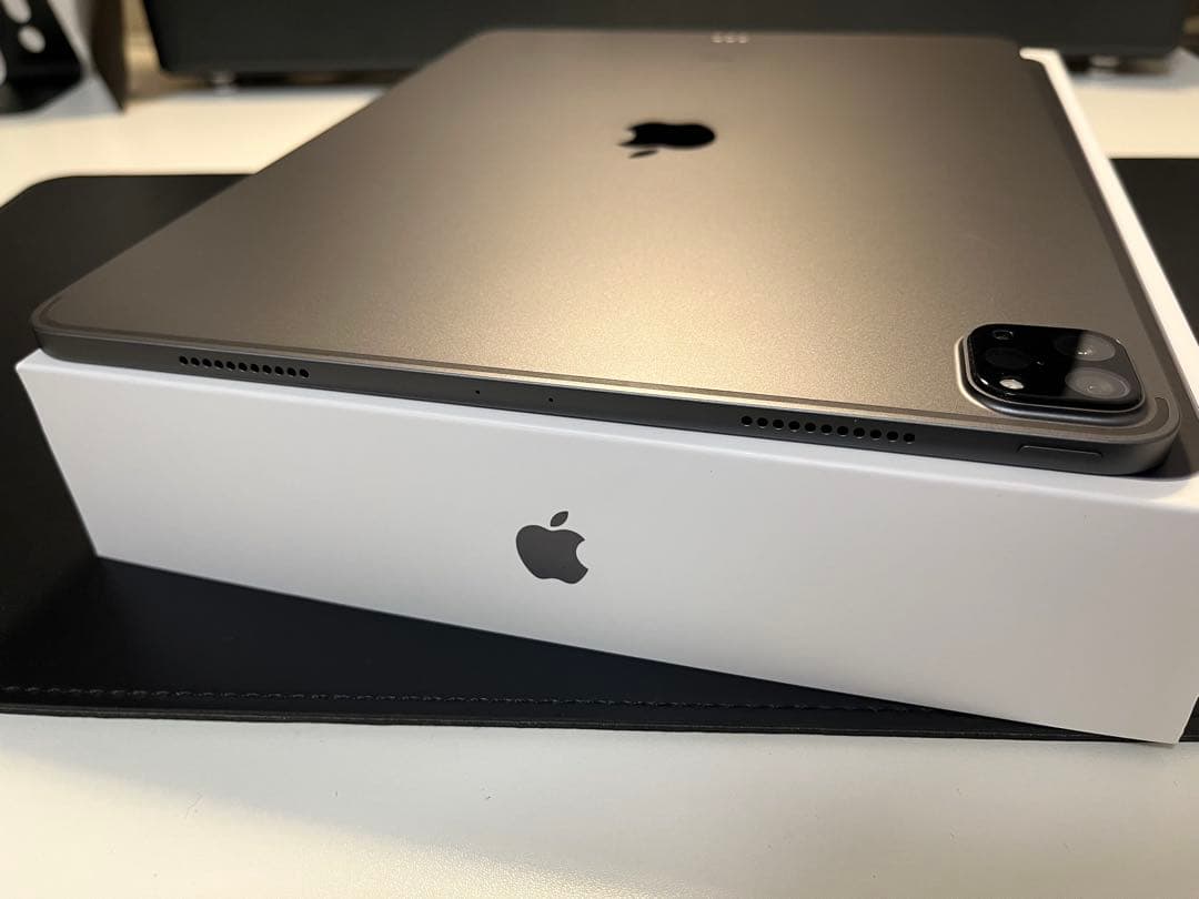 iPad Pro 12.9インチ 1TB 第5世代＋pitakaMagEZケース