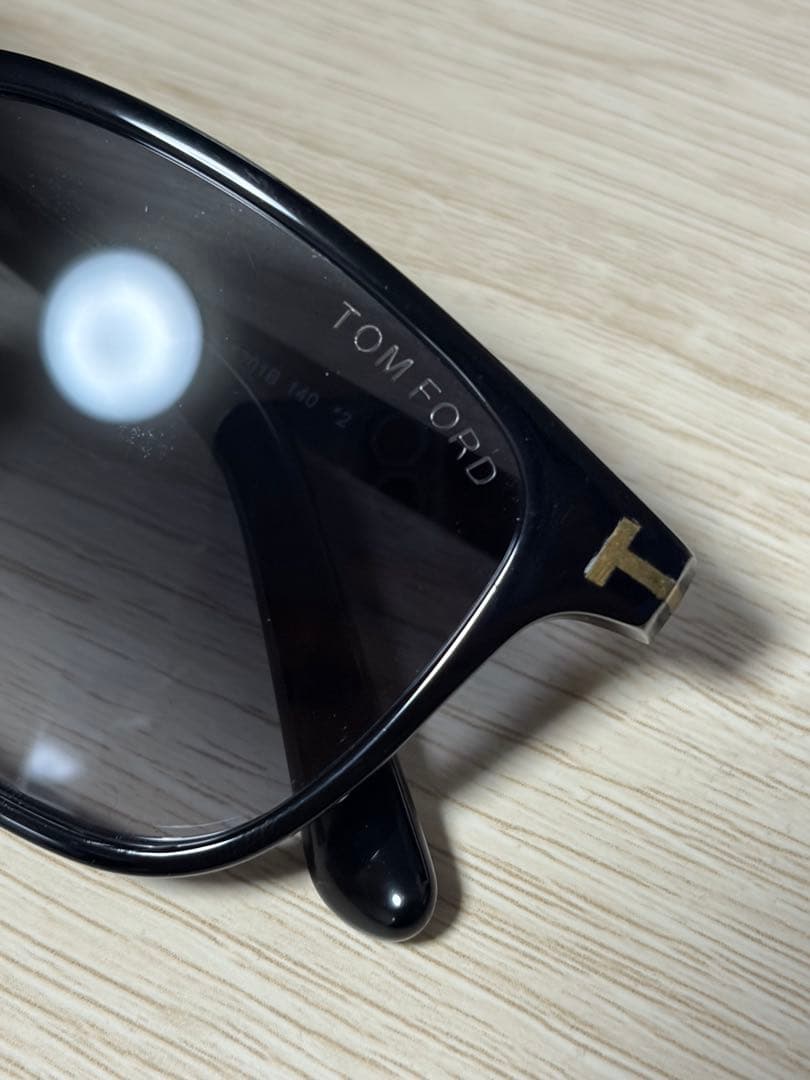 TOM FORD FT1048 ブラックサングラス ケース付き