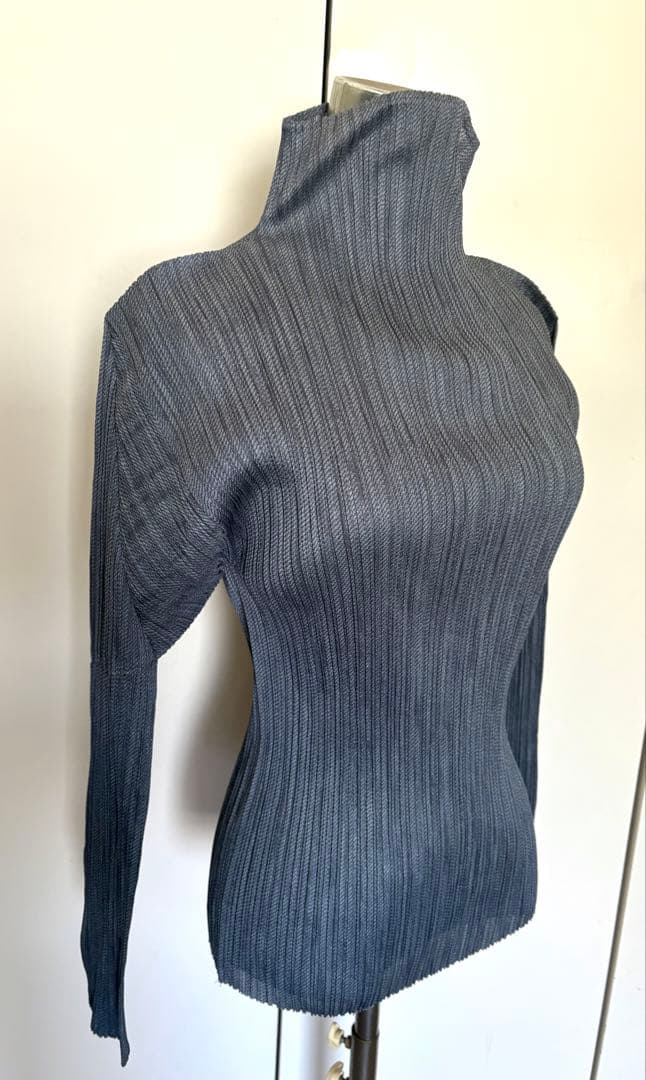 美品✨プリーツプリーズ イッセイミヤケ 長袖カットソー　ハイネック サイズ3