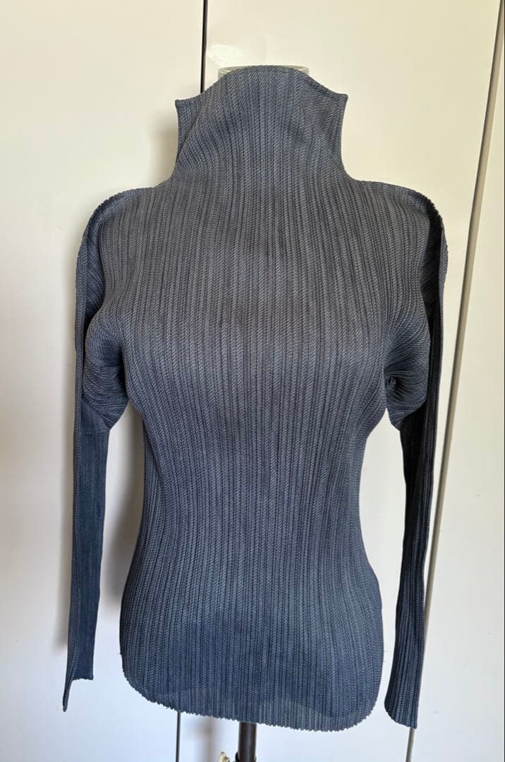 美品✨プリーツプリーズ イッセイミヤケ 長袖カットソー　ハイネック サイズ3