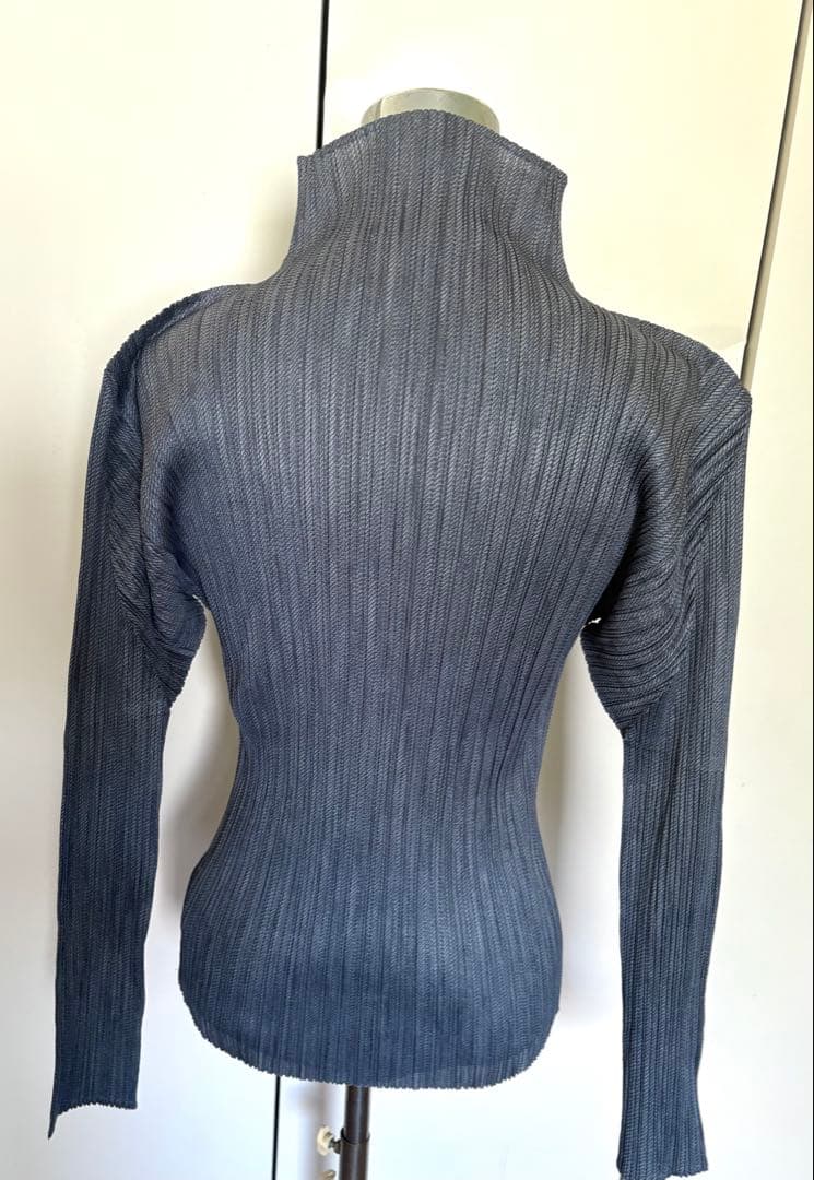 美品✨プリーツプリーズ イッセイミヤケ 長袖カットソー　ハイネック サイズ3